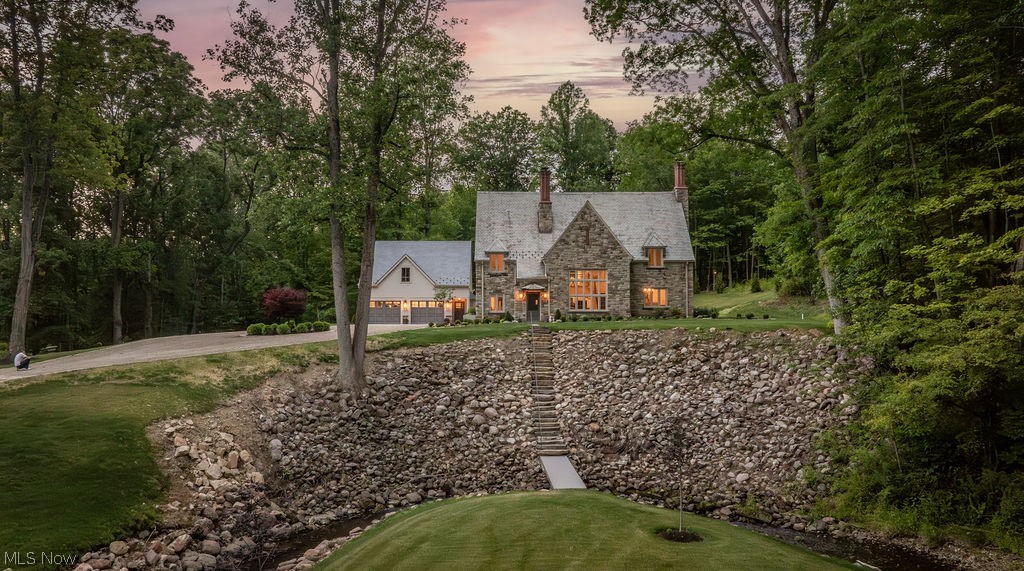 8061 Chagrin Road