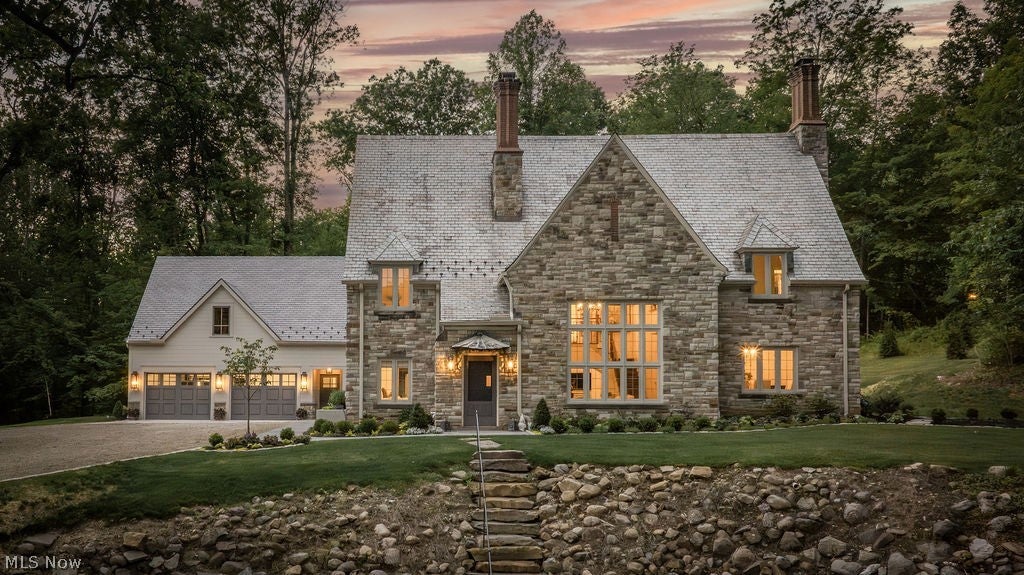 Photo of 8061 Chagrin Road, Chagrin Falls, OH 44023 (MLS # 5218972)