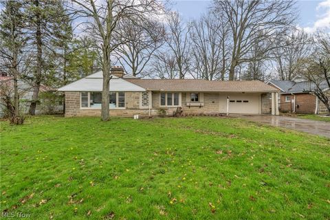 Homes For Sale - 1081 Carver Road<br/> Cleveland Heights, OH 44112