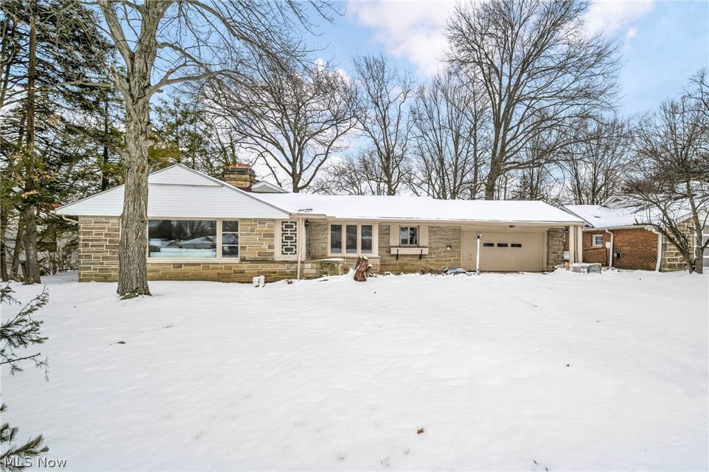 Photo of 1081 Carver Road, Cleveland Heights, OH 44112 (MLS # 5198471)