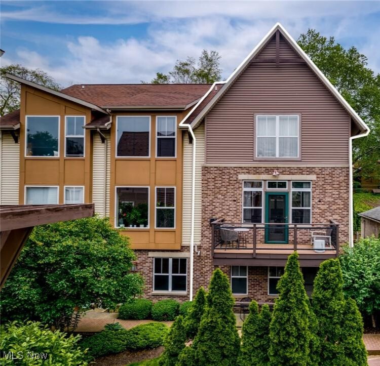 3905 Vine Court