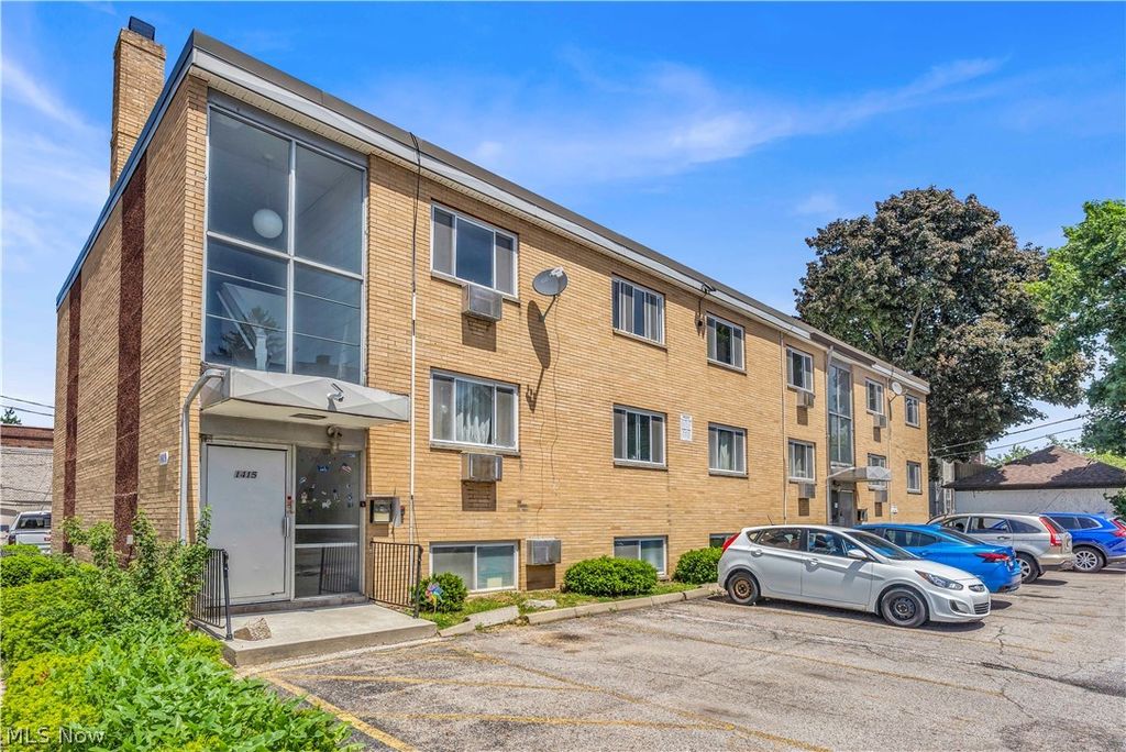 Photo of 1415 Wyandotte Avenue #304, Lakewood, OH 44107 (MLS # 5212962)