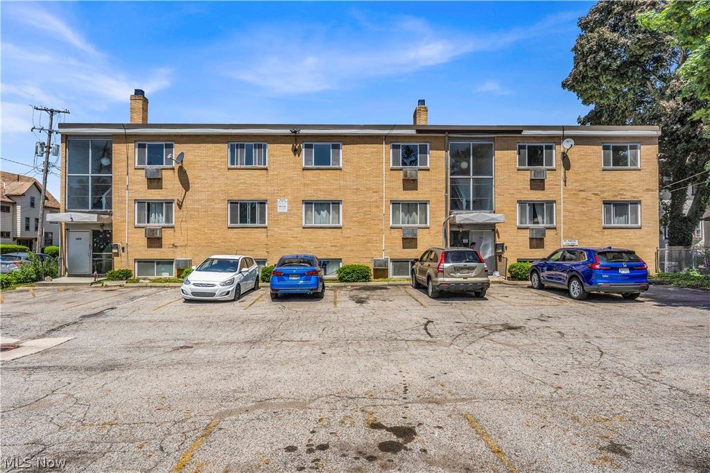 Photo of 1415 Wyandotte Avenue #304, Lakewood, OH 44107 (MLS # 5212962)