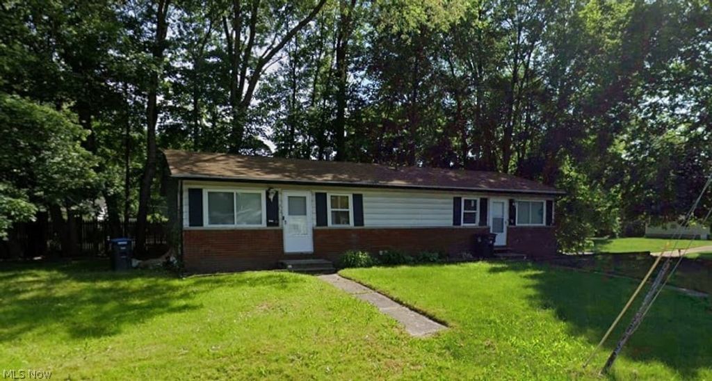 Photo of 1382 Bellevue Avenue, Akron, OH 44320 (MLS # 5199129)