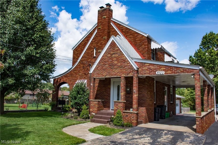 This pristine brick 3 bedroom 3 bath home is located in North Parkersburg in an excellent convenient location. The home sits on a nearly half acre lot.  The home offers a great flowing floor plan including the large Family Room just off the even bigger 2 car garage.  There is ample storage including extra storage in the basement. The owners have done landscaping to include a retaining wall and will offer immediate possession at closing.