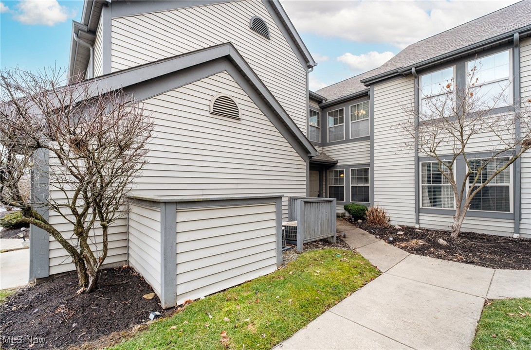 225 N Bayshore Drive #3, Columbiana, Ohio image 3