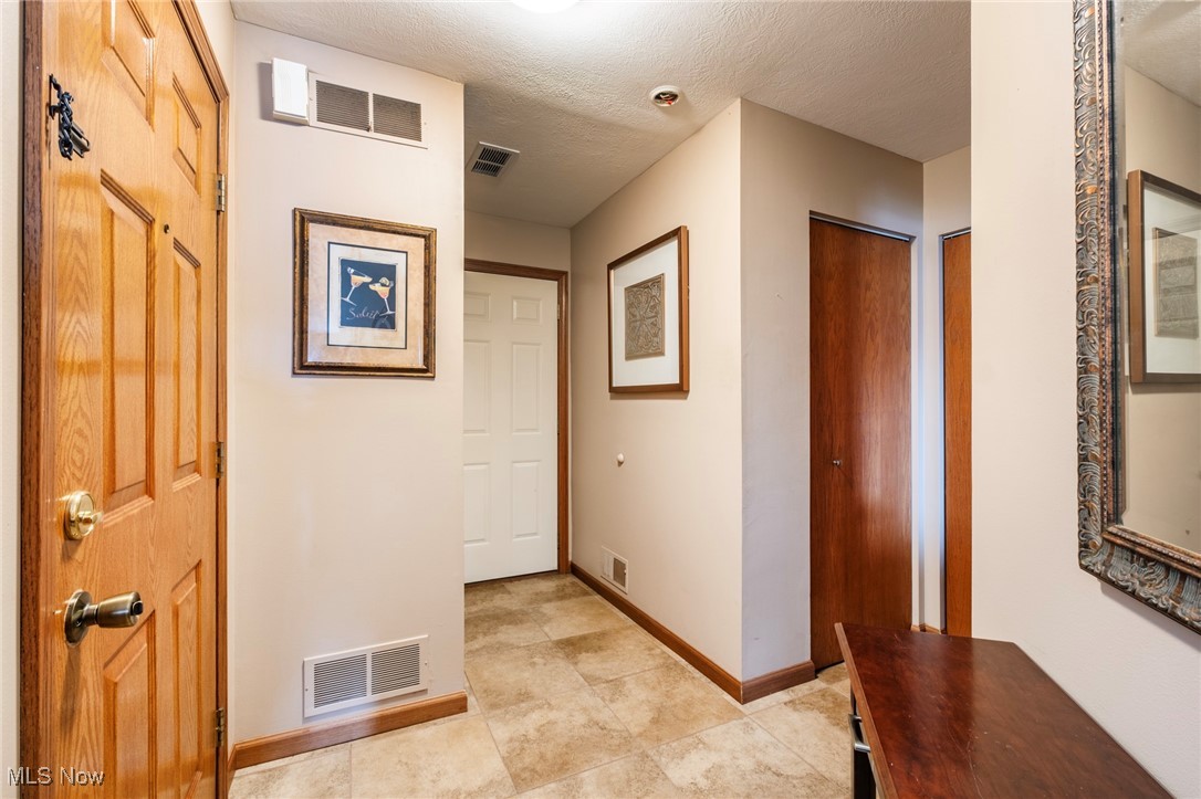 225 N Bayshore Drive #3, Columbiana, Ohio image 4