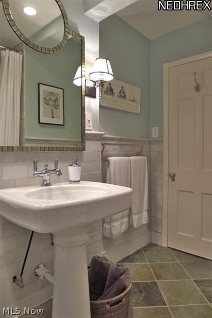 SHAKER COURTS - Residential Lease