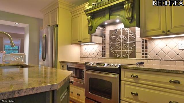 SHAKER COURTS - Residential Lease