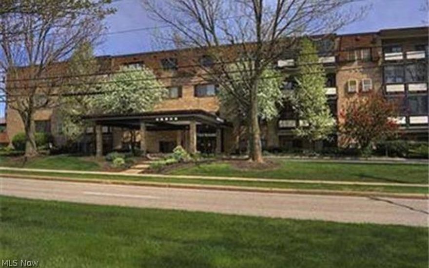 Extensive renovations in this fabulous one bedroom plus den, open floor plan, suite at the prestigious "The Fairmount" condominium building on the NE corner of Fairmount and Richmond! Deluxe first floor unit with poolside views, balcony, and hook-up for in-suite laundry! Fabulous NEW Kitchen by Calvetta Bros. with sharp, transitional, white cabinetry and stunning black granite counters. New ceramic tile floors in kit and baths, too, all completed Dec, 2015! All carpet replaced also, Dec 2015. Freshly painted interior in all neutral tones. Terrazzo floor in foyer and dining room. Great value and move in condition!  Minutes to Beachwood Rec and Community Center!