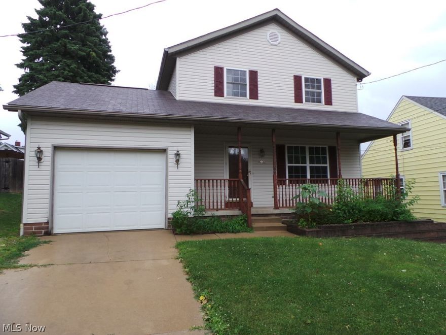 Open And Spacious Rooms! Kitchen W/Oak Cabinets And Pantry ! 12 Course Bsmt With Full Windows.  Please note that the seller is Secretary of Veterans Affairs.   Prior to seller receipt and approval of the full title package from foreclosure, Seller to provide Non-Warranty Deed only.