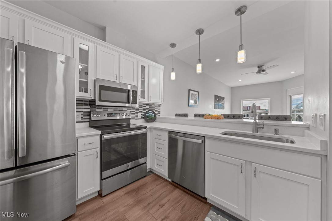 Cleveland, Ohio 44113, United States, 1 Bedroom Bedrooms, ,1 BathroomBathrooms,Residential,Contingent,200827