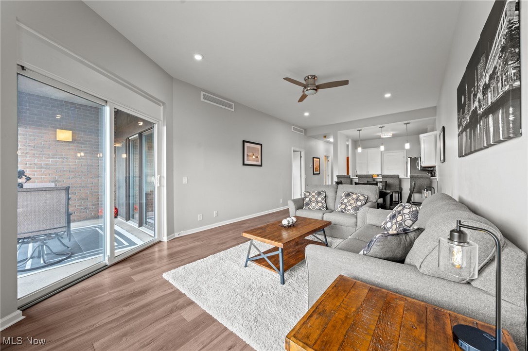 Cleveland, Ohio 44113, United States, 1 Bedroom Bedrooms, ,1 BathroomBathrooms,Residential,Contingent,200827