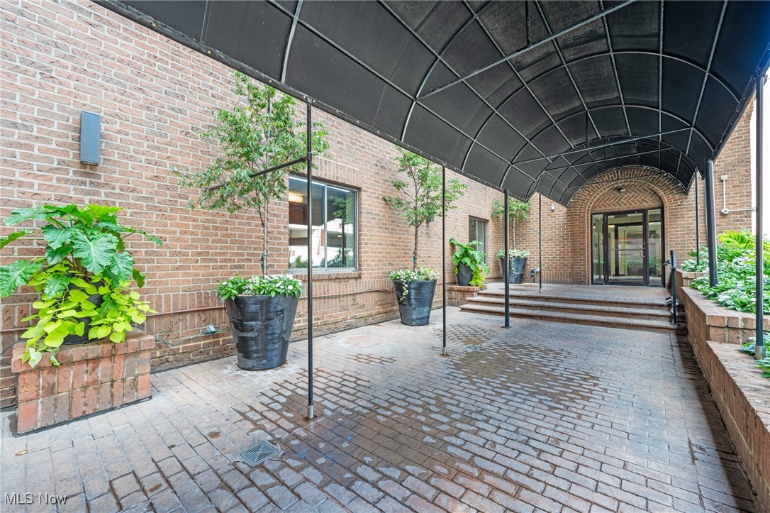 Cleveland, Ohio 44113, United States, 1 Bedroom Bedrooms, ,1 BathroomBathrooms,Residential,Contingent,200827