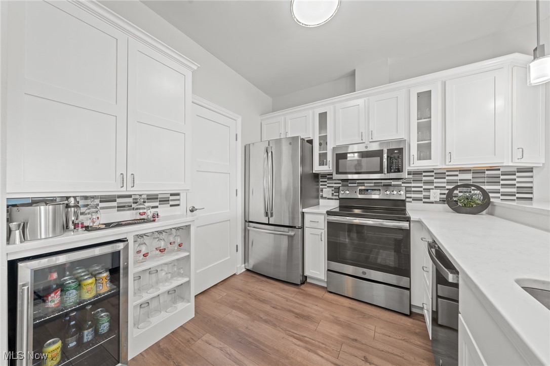 Cleveland, Ohio 44113, United States, 1 Bedroom Bedrooms, ,1 BathroomBathrooms,Residential,Contingent,200827