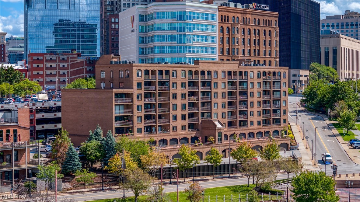 Cleveland, Ohio 44113, United States, 1 Bedroom Bedrooms, ,1 BathroomBathrooms,Residential,Contingent,200827