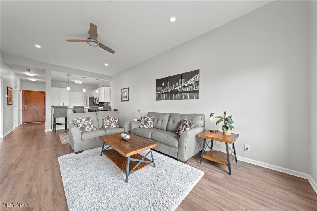 Cleveland, Ohio 44113, United States, 1 Bedroom Bedrooms, ,1 BathroomBathrooms,Residential,Contingent,200827