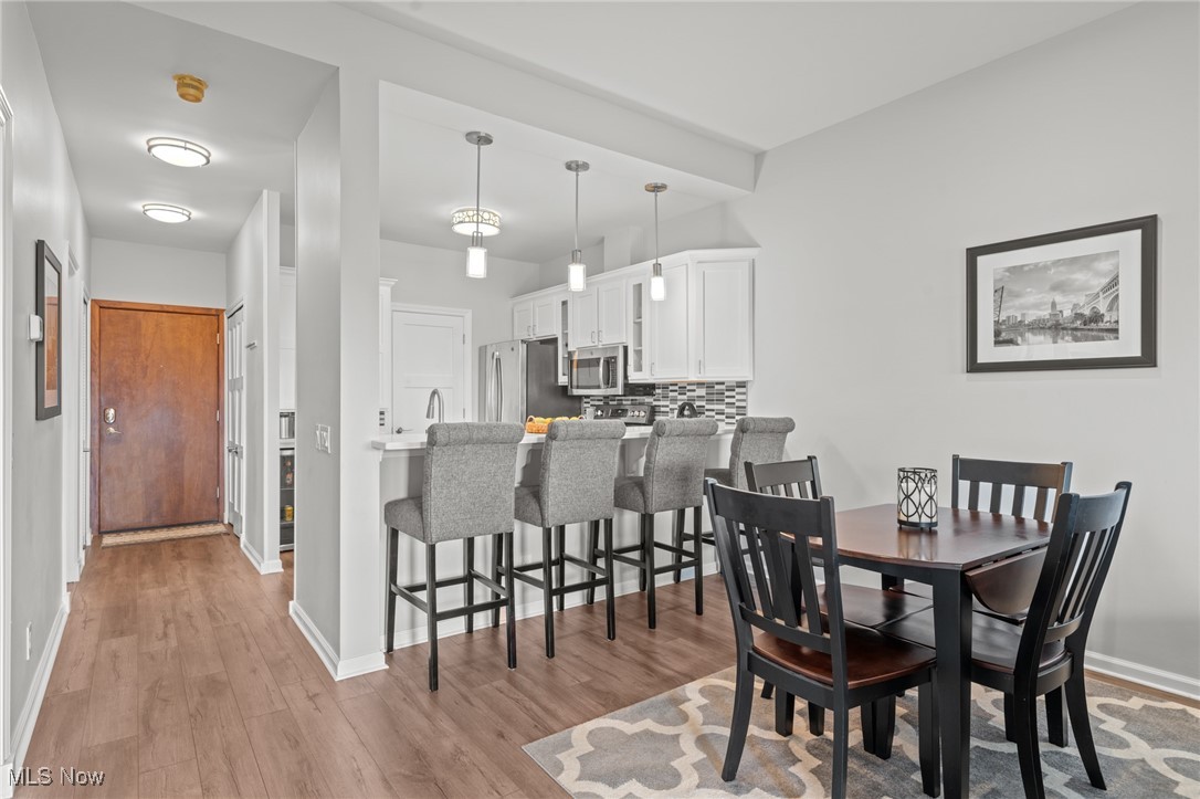 Cleveland, Ohio 44113, United States, 1 Bedroom Bedrooms, ,1 BathroomBathrooms,Residential,Contingent,200827