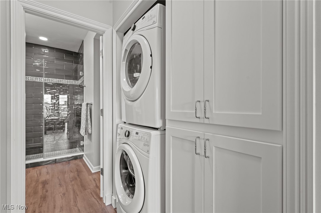 Cleveland, Ohio 44113, United States, 1 Bedroom Bedrooms, ,1 BathroomBathrooms,Residential,Contingent,200827