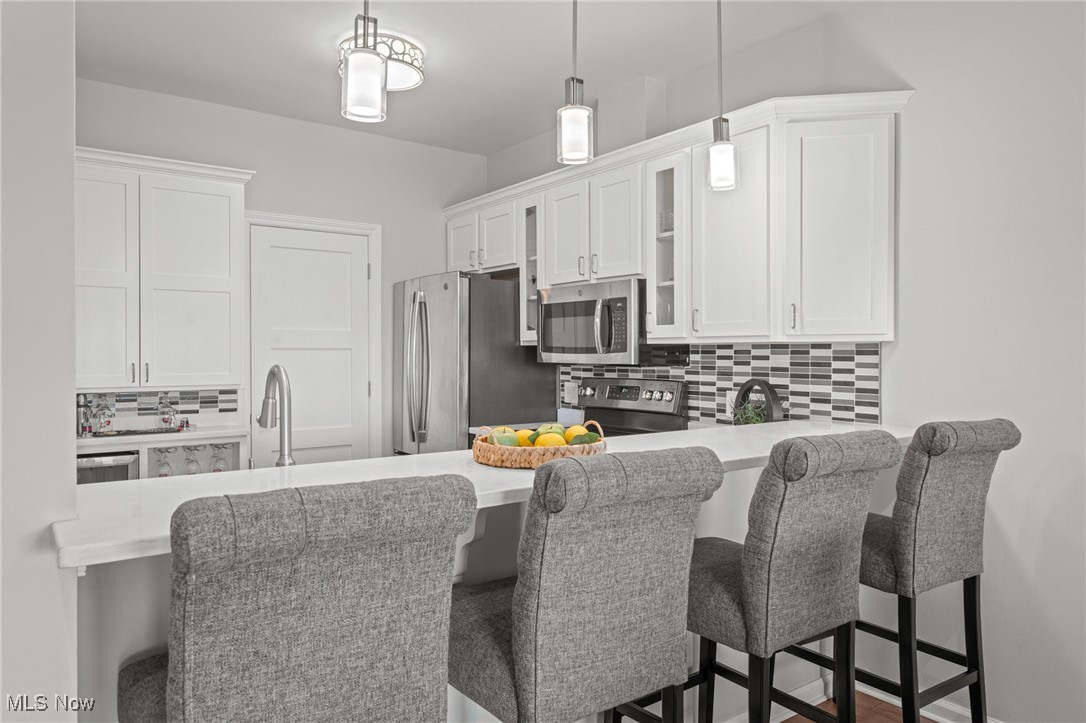 Cleveland, Ohio 44113, United States, 1 Bedroom Bedrooms, ,1 BathroomBathrooms,Residential,Contingent,200827