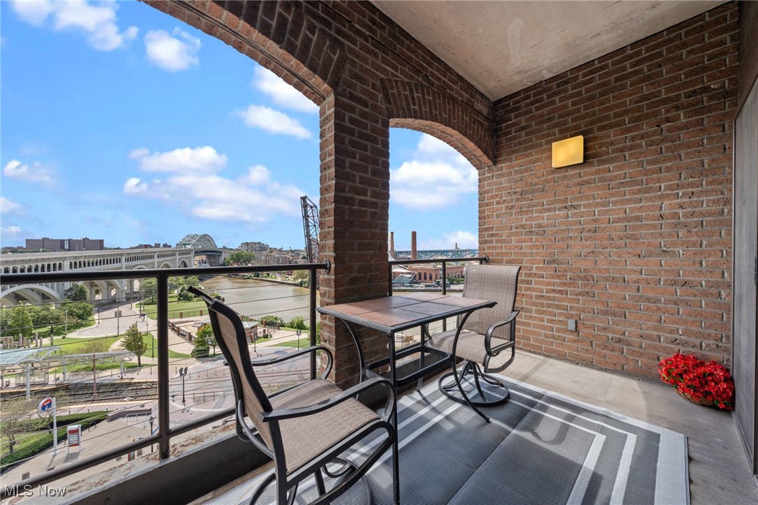 Cleveland, Ohio 44113, United States, 1 Bedroom Bedrooms, ,1 BathroomBathrooms,Residential,Contingent,200827