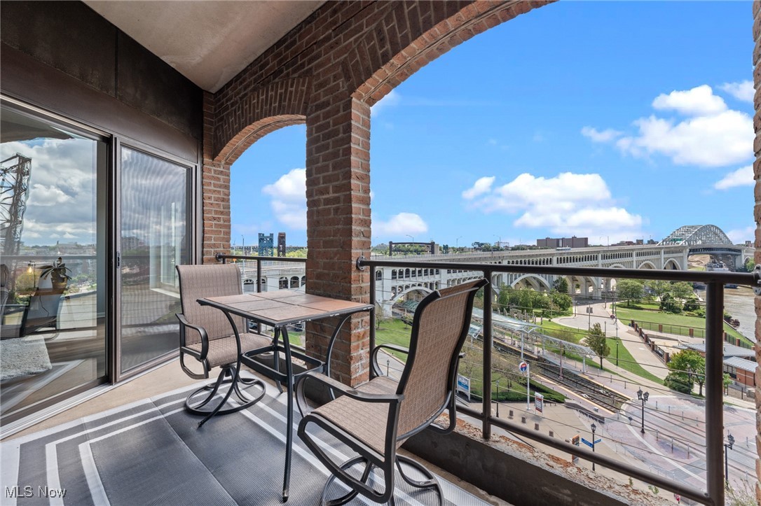 Cleveland, Ohio 44113, United States, 1 Bedroom Bedrooms, ,1 BathroomBathrooms,Residential,Contingent,200827