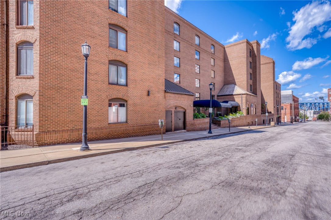 Cleveland, Ohio 44113, United States, 1 Bedroom Bedrooms, ,1 BathroomBathrooms,Residential,Contingent,200827