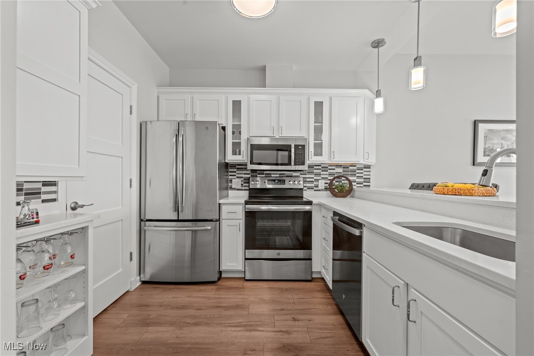 Cleveland, Ohio 44113, United States, 1 Bedroom Bedrooms, ,1 BathroomBathrooms,Residential,Contingent,200827