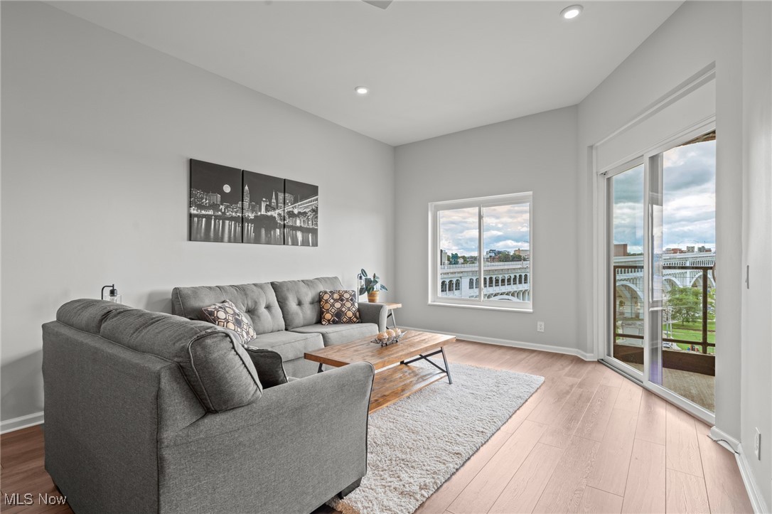 Cleveland, Ohio 44113, United States, 1 Bedroom Bedrooms, ,1 BathroomBathrooms,Residential,Contingent,200827