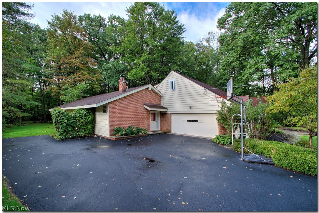 Moreland Hills Cos Hill & Dal - Residential