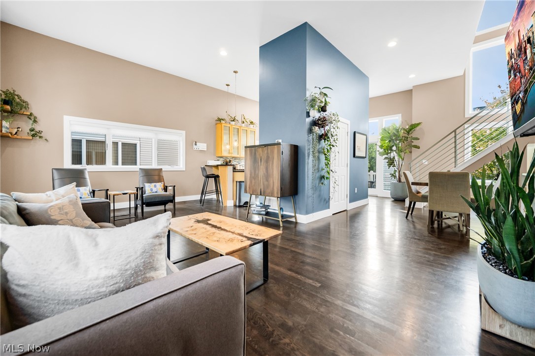 S S Tones Surv/College - Residential