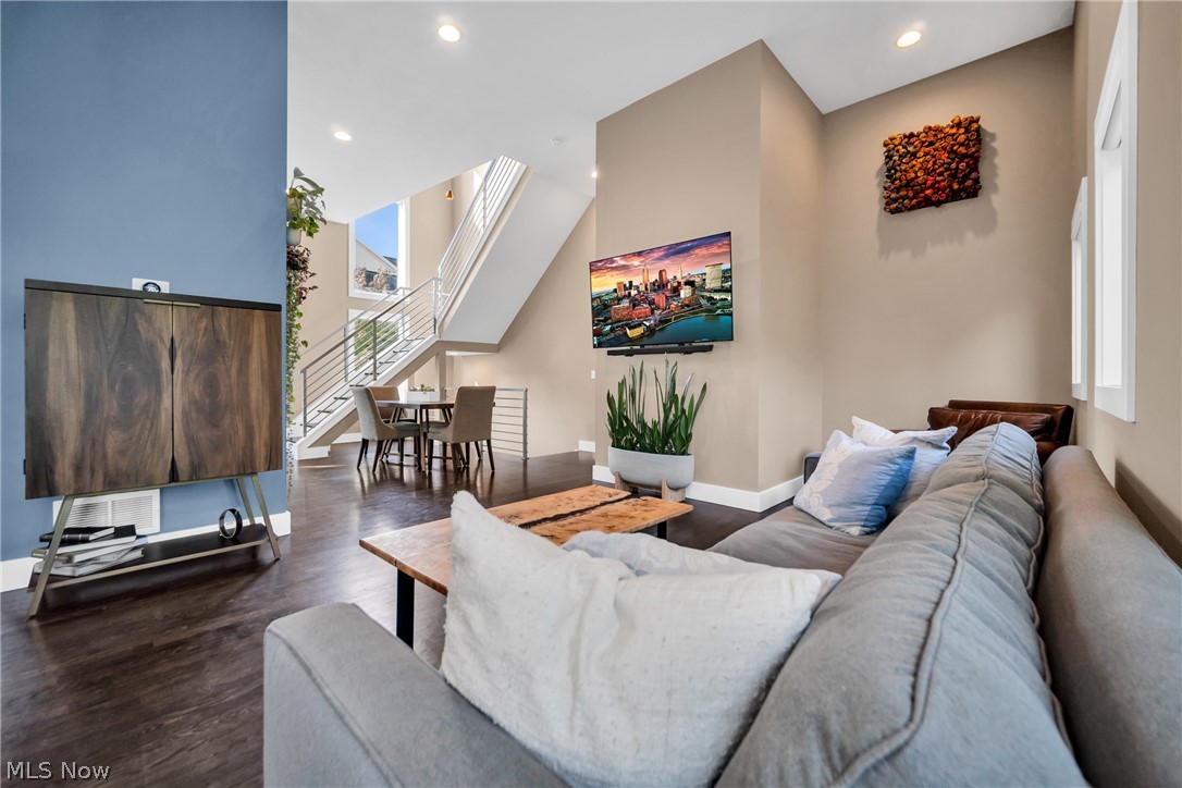 S S Tones Surv/College - Residential