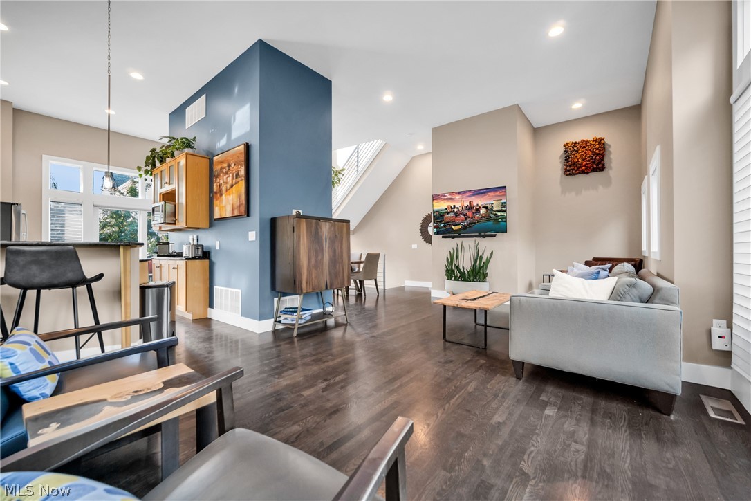 S S Tones Surv/College - Residential