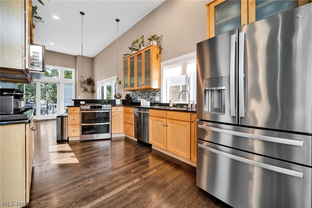 S S Tones Surv/College - Residential