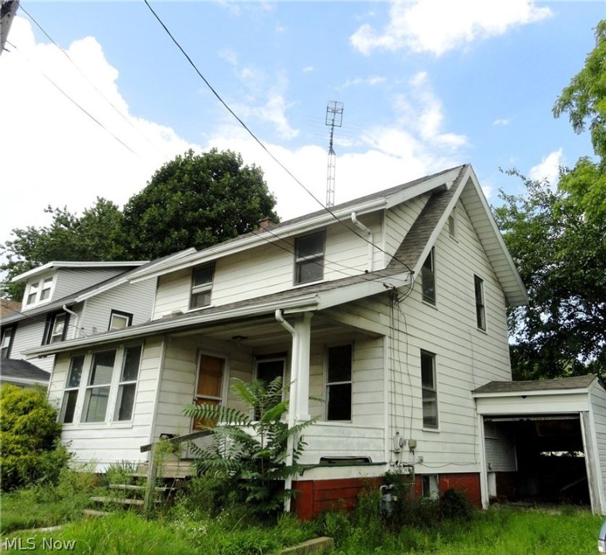 Great investment Opportunity or a great alternative to renting and a chance to become a Homeowner. This home has been updated to comply with the City of Canton's requirements for a rental property. Updates include a New Roof in 2015 and New Hot Water Heater. Possible Lease Purchase to qualified buyer under separate negotiation. Contact Agent for details.