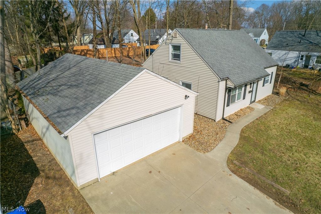 Photo of 1111 Center Avenue, Cuyahoga Falls, OH 44221 (MLS # 5188586)