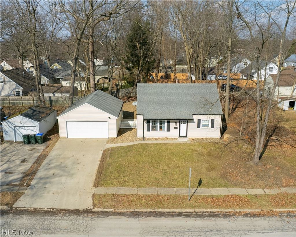 Photo of 1111 Center Avenue, Cuyahoga Falls, OH 44221 (MLS # 5188586)