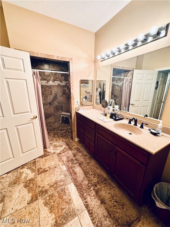 Clingan Xing Condo - Residential