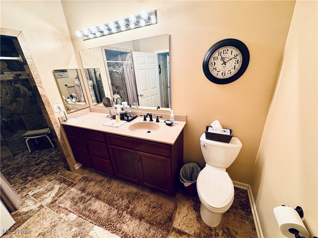 Clingan Xing Condo - Residential