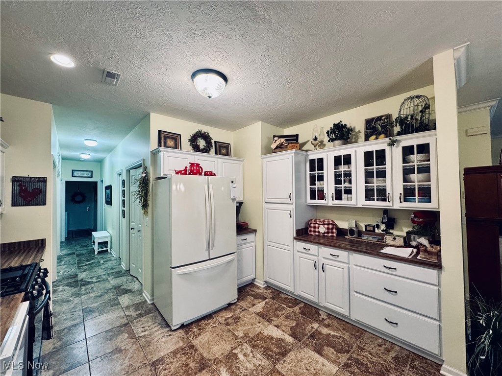 Clingan Xing Condo - Residential