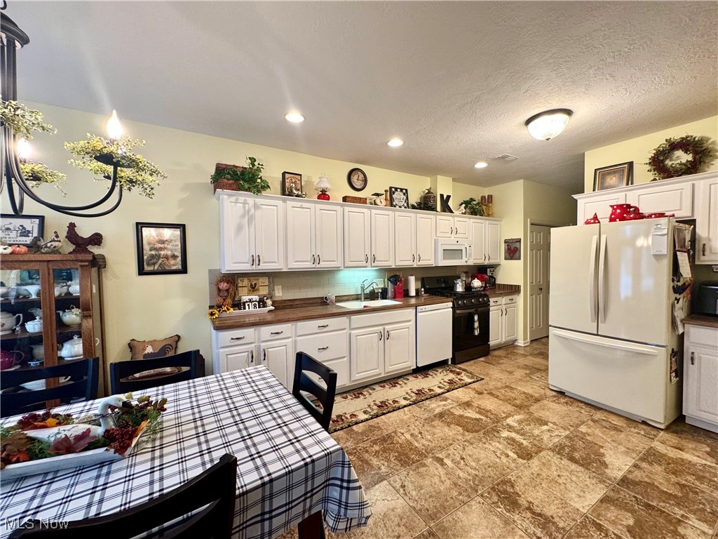 Clingan Xing Condo - Residential