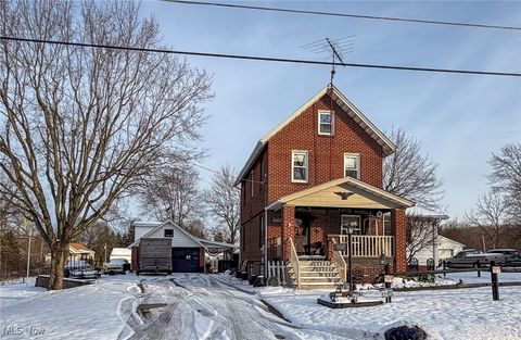 Tiny photo for 1011 Pennsylvania Avenue, McDonald, OH 44437 (MLS # 5179936)