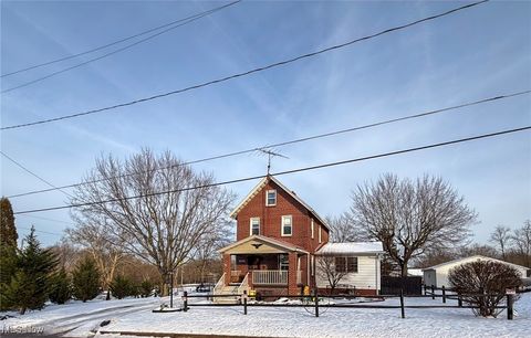 Tiny photo for 1011 Pennsylvania Avenue, McDonald, OH 44437 (MLS # 5179936)