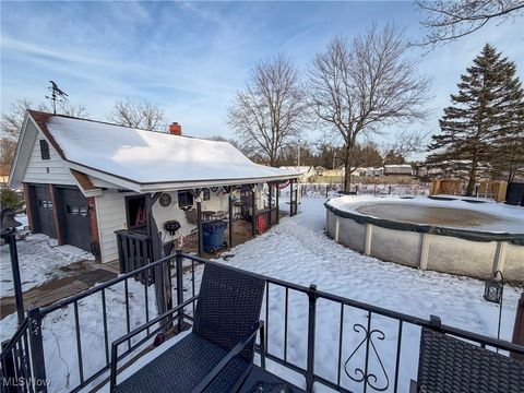 Tiny photo for 1011 Pennsylvania Avenue, McDonald, OH 44437 (MLS # 5179936)