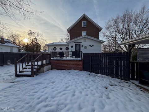 Tiny photo for 1011 Pennsylvania Avenue, McDonald, OH 44437 (MLS # 5179936)