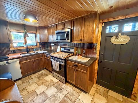 Tiny photo for 1011 Pennsylvania Avenue, McDonald, OH 44437 (MLS # 5179936)