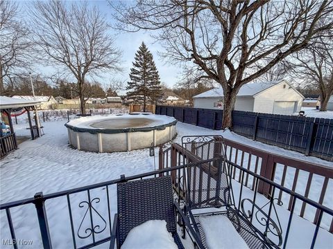 Tiny photo for 1011 Pennsylvania Avenue, McDonald, OH 44437 (MLS # 5179936)