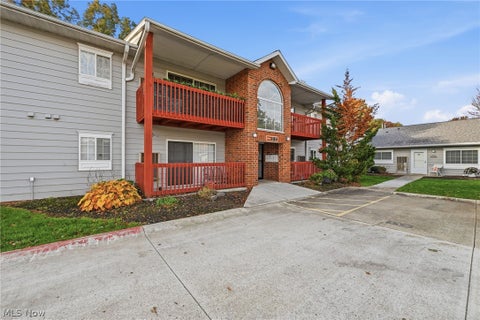 Tiny photo for 27069 Oakwood Circle #214W, Olmsted Township, OH 44138 (MLS # 5256331)