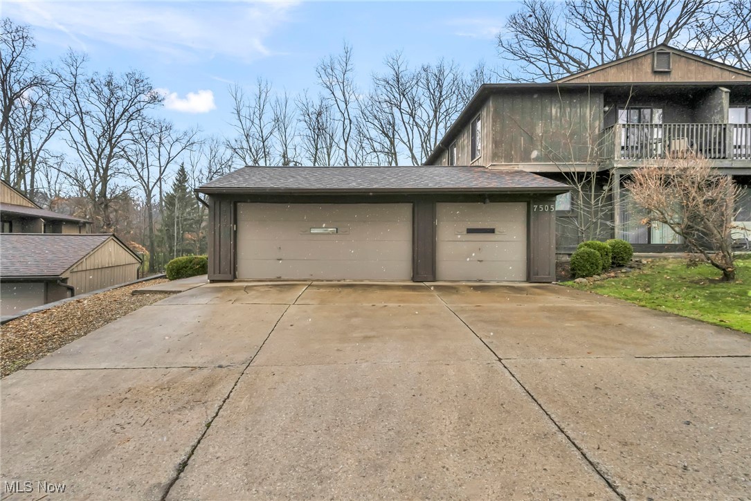 7507 Creekwood Drive #C15, North Royalton, Ohio image 1