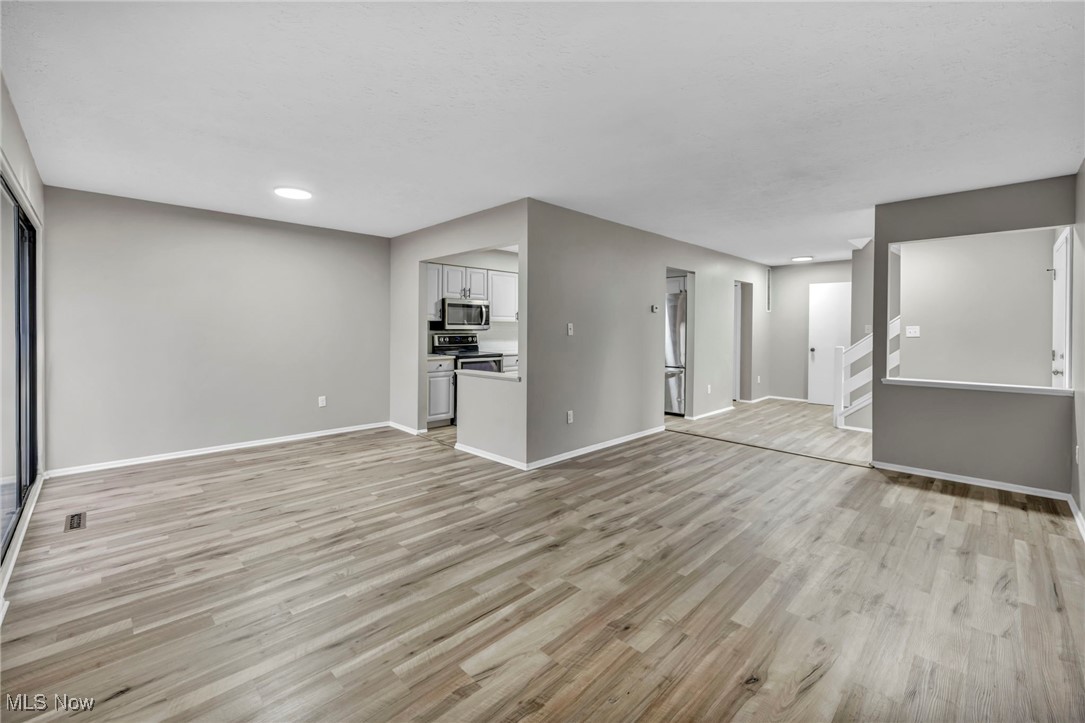 7507 Creekwood Drive #C15, North Royalton, Ohio image 8